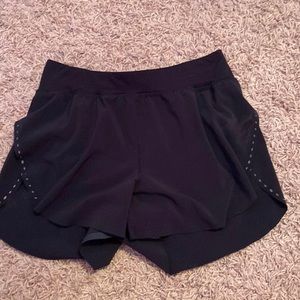 Lululemon find your pace high rise lined 3”shorts
